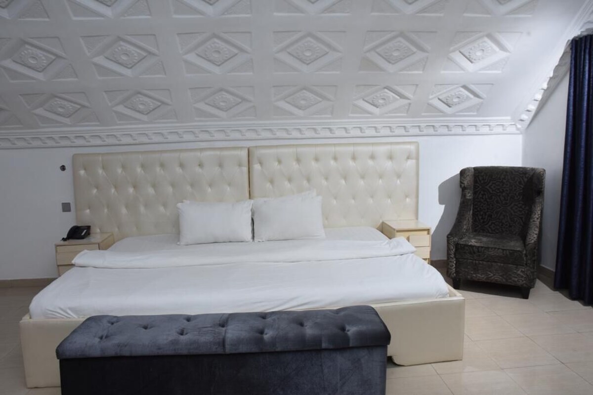 Carabana Hotel & Suites