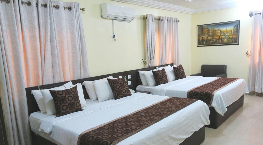 Dolly Hills Hotel