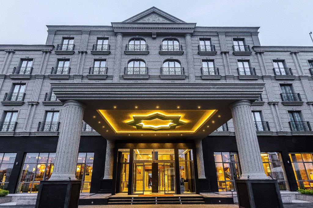 J’s Signature Hotel
